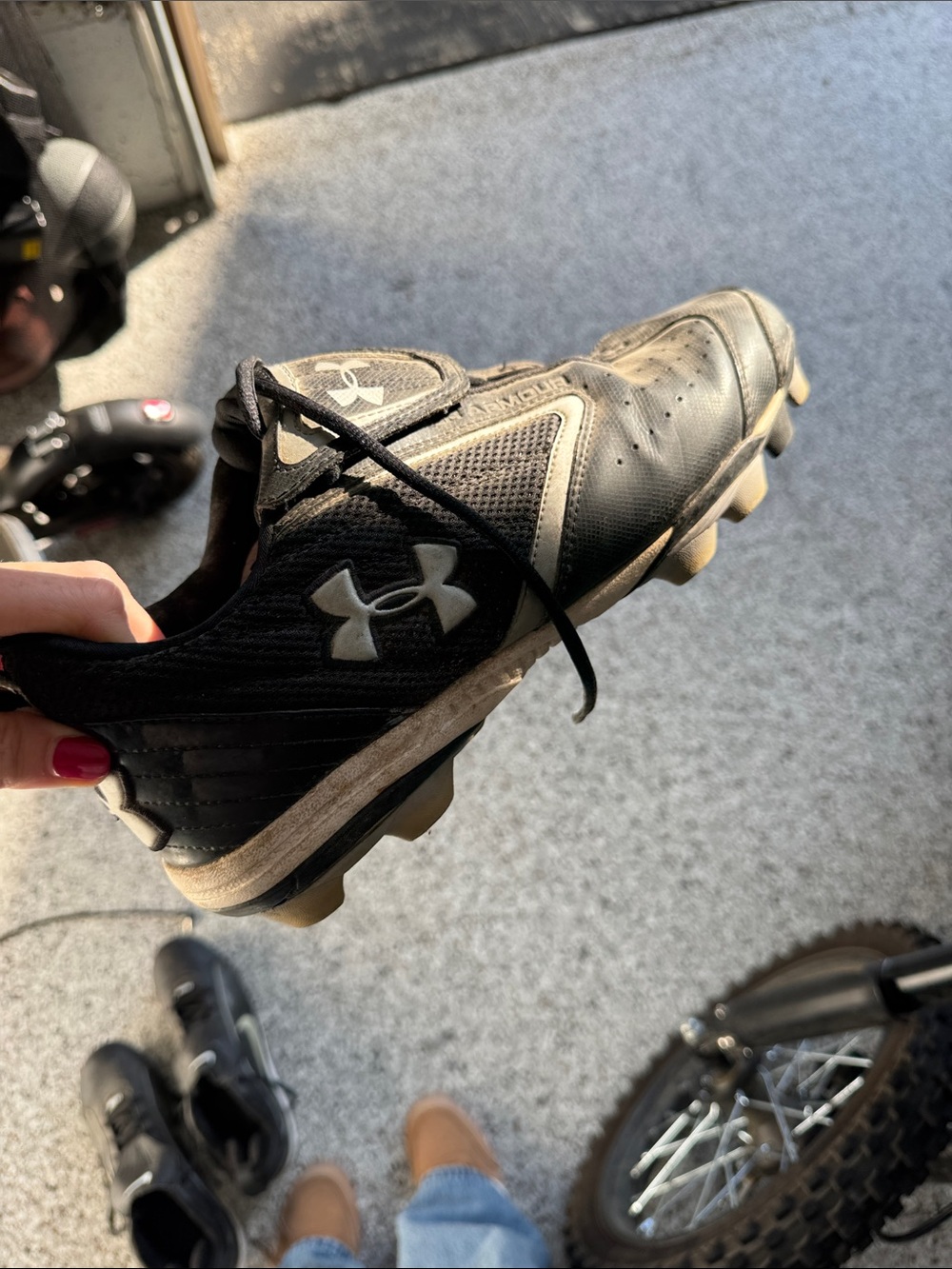 Under Armour men’s Black Cleats with Cream Accents
